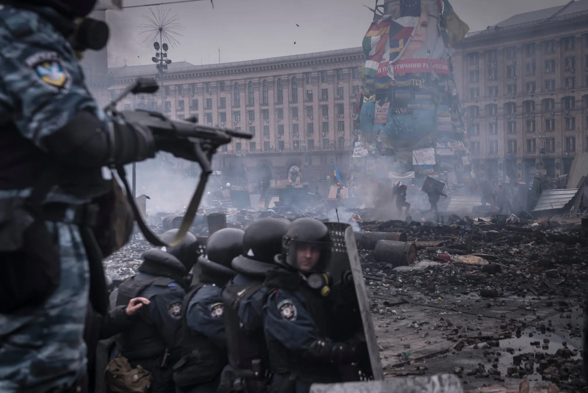 Під час повстання на Майдані міліцейські снайпери стріляли в натовп, залишаючи тіла розкиданими на тротуарах у центрі Києва